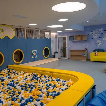 Apartment Konik Morski - Jacuzzi, Sauny, Sala Zabaw, Silownia, Blisko Plaza *